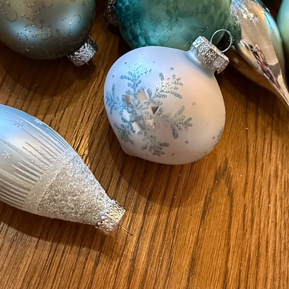 Elegant Holiday Ornament Set in Blue and Gold - Picture 5 of 5